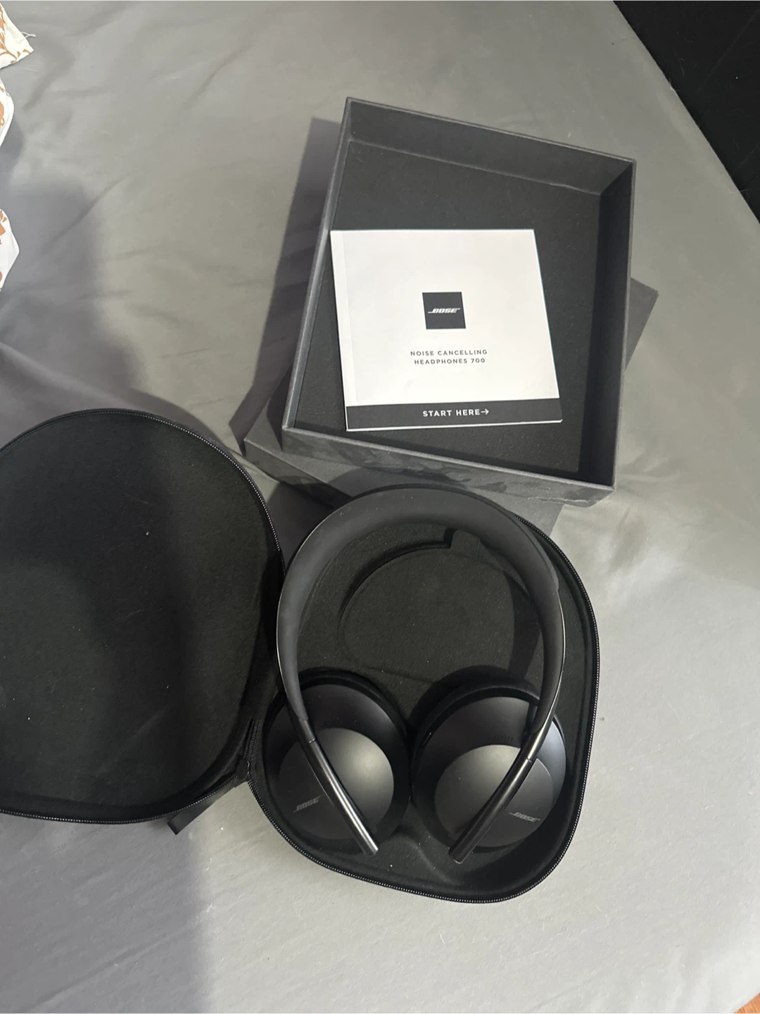 Bose Noise Cancelling Headphones 700 - Black