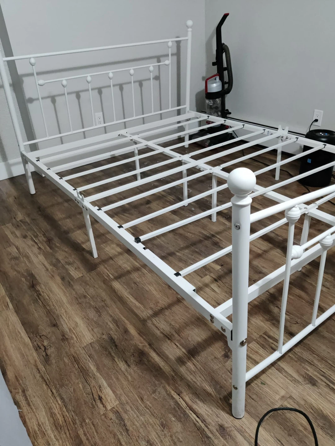 Queen size White Metal Bed Frame