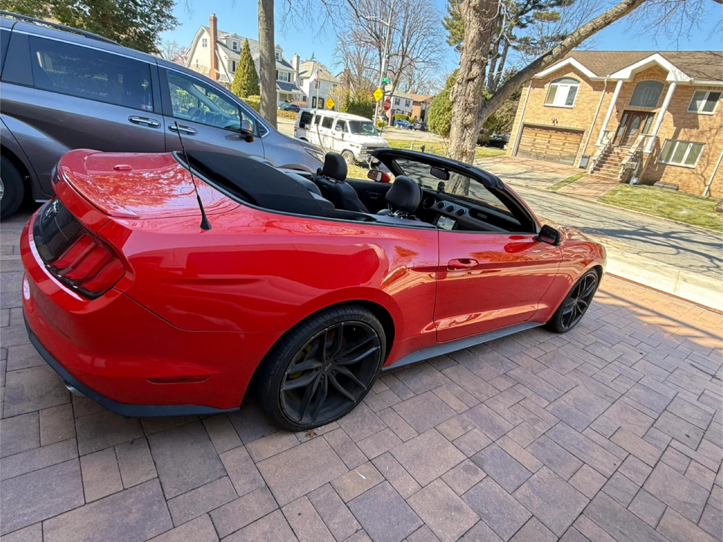 Red Ford Mustang Convertible - photo 4