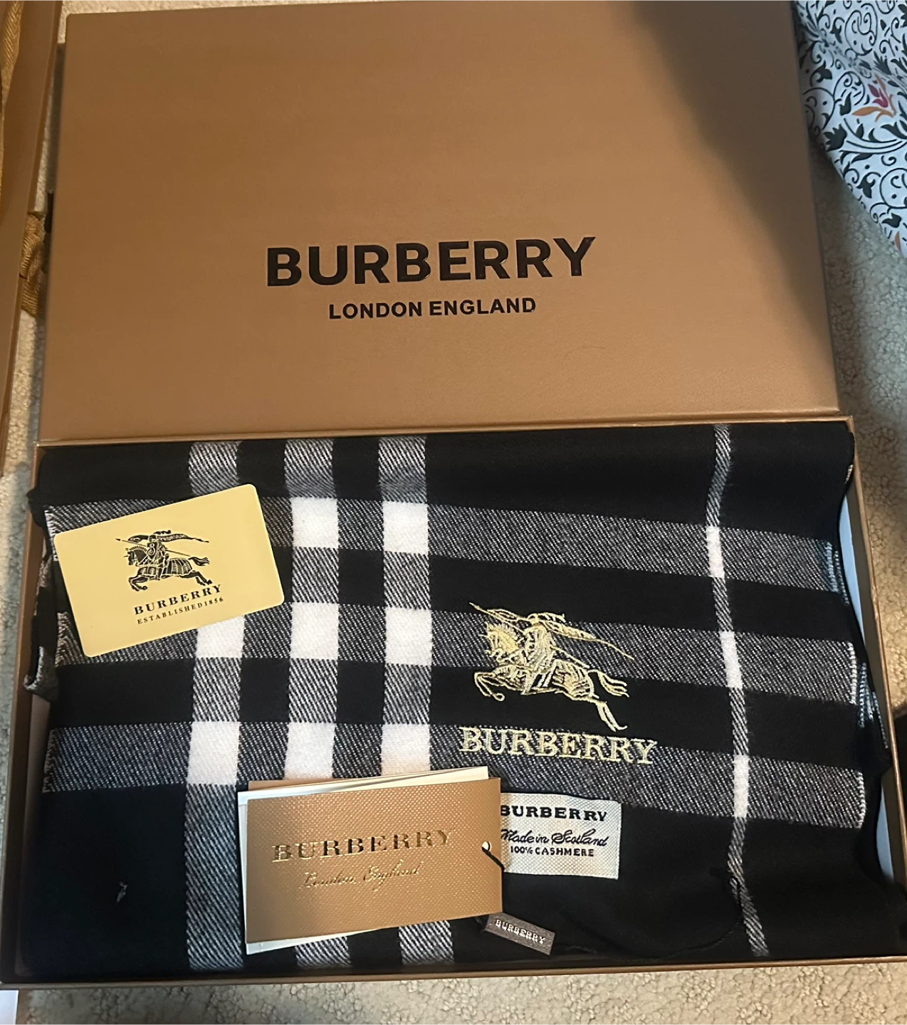 Burberry Cashmere Scarf - New! - photo 3