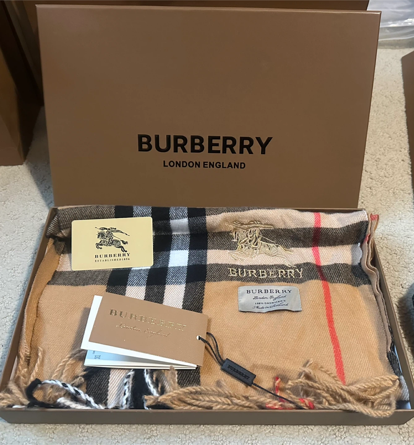Burberry Cashmere Scarf - New! - photo 4