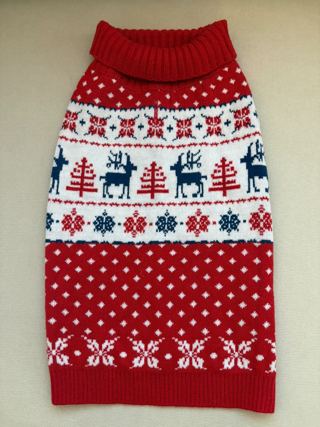 Dog Sweaters - Various Styles - Size medium. - photo 2