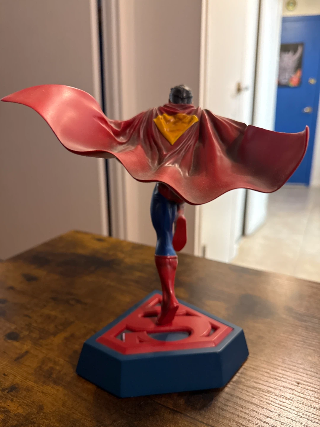 Superman Comic Book Edition Statue - photo 3