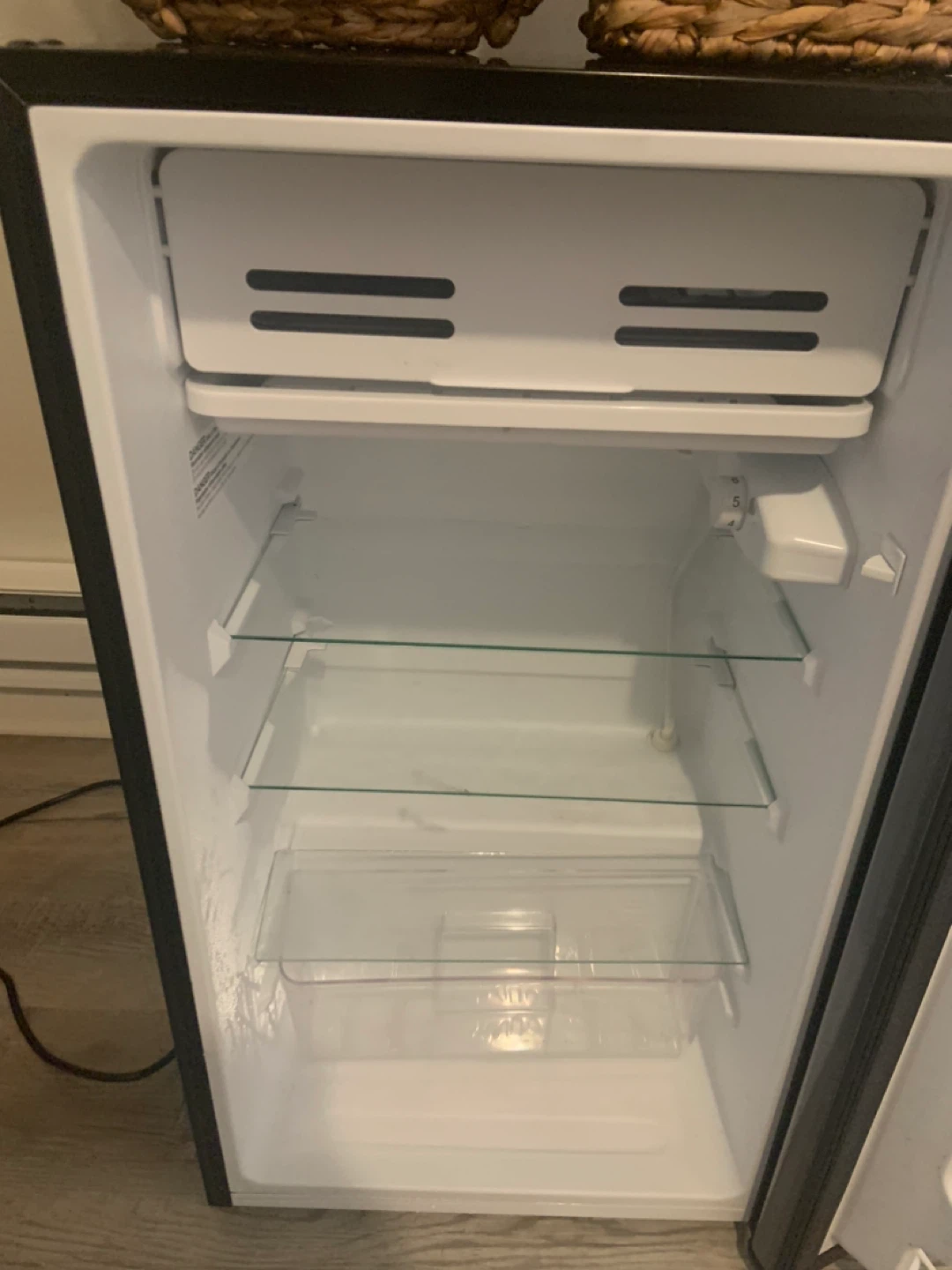 Midea Compact Mini Fridge - Black - photo 3