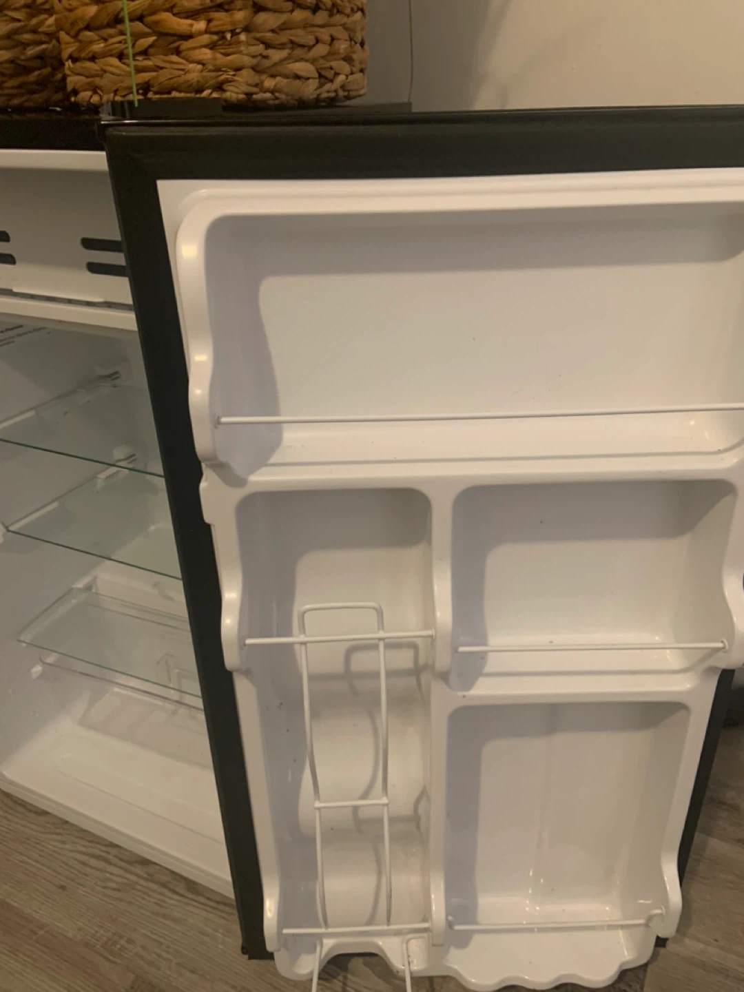 Midea Compact Mini Fridge - Black - photo 4