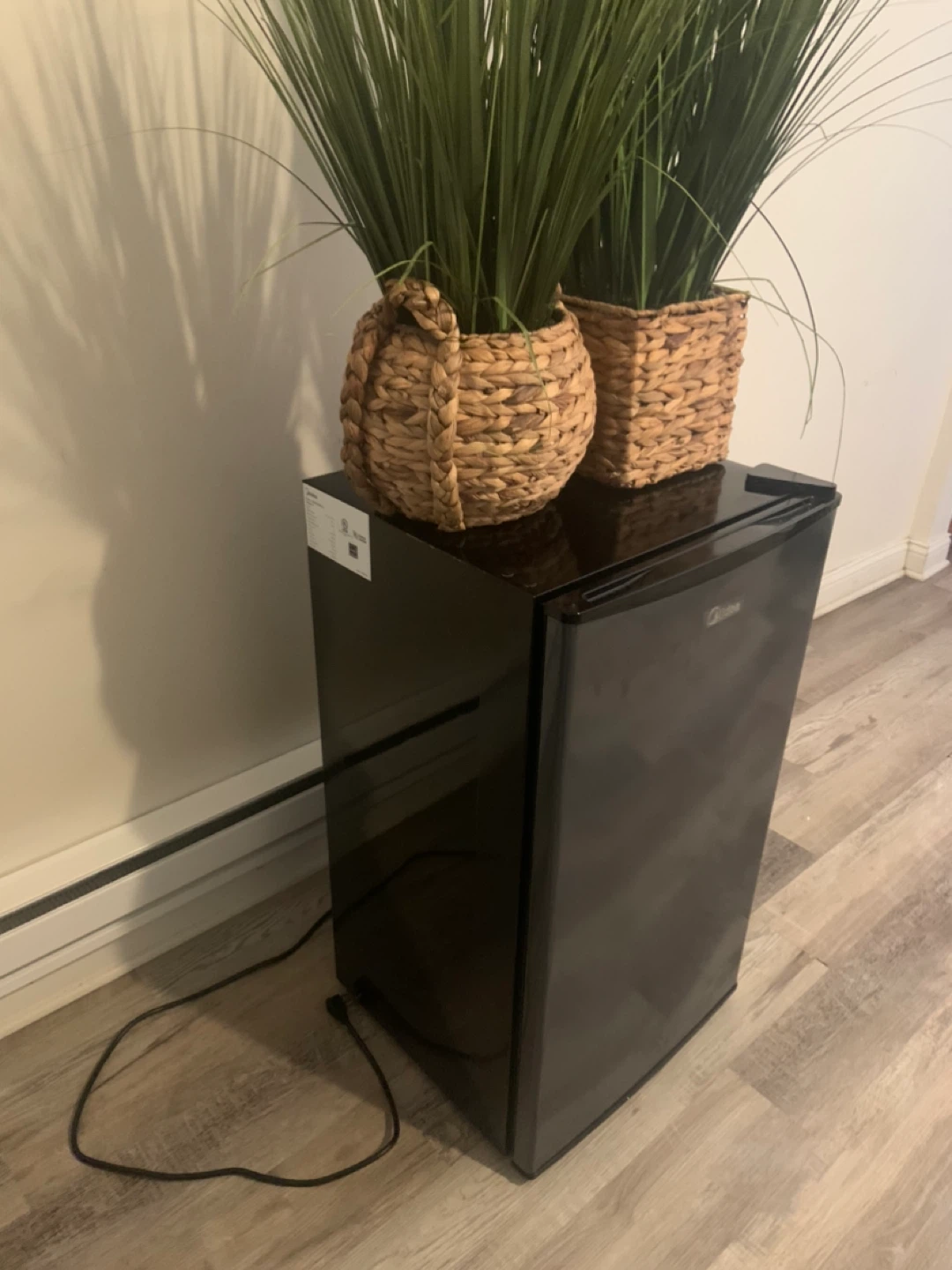 Midea Compact Mini Fridge - Black - photo 2