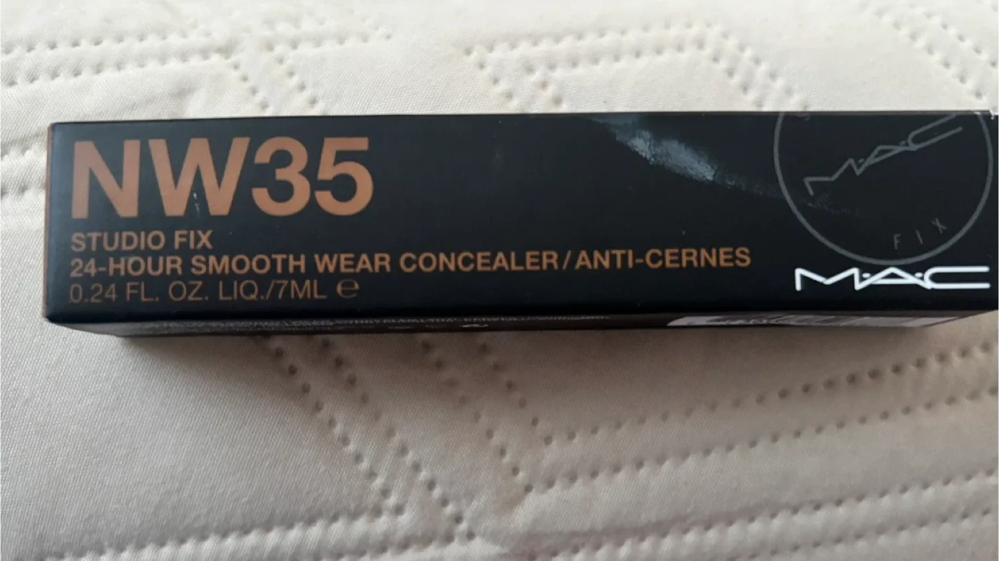 MAC Studio Fix 24-Hour Smooth Wear Concealer NW35