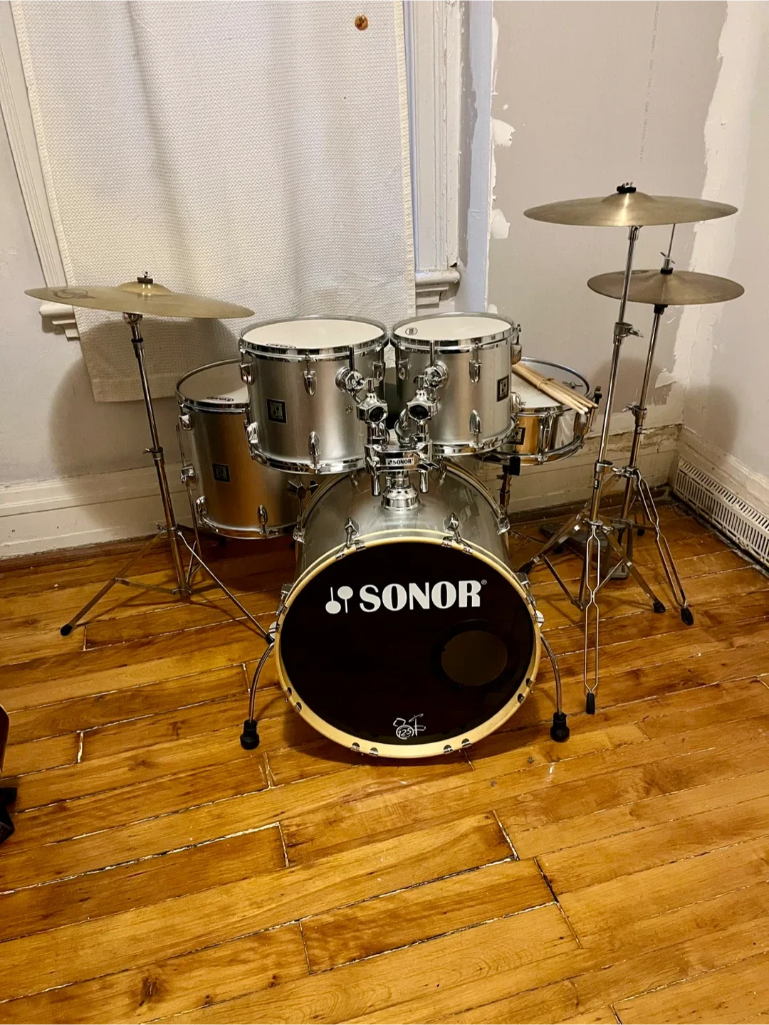 Complete Sonor Drum Set w/Cymbals and Hardware 5 piece