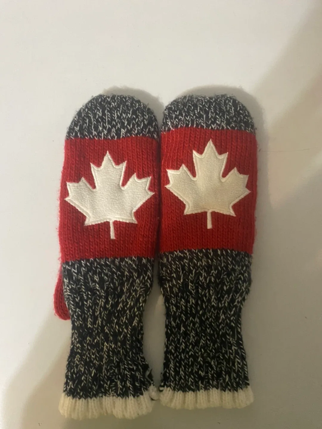Canadaian maple leaf Mittens