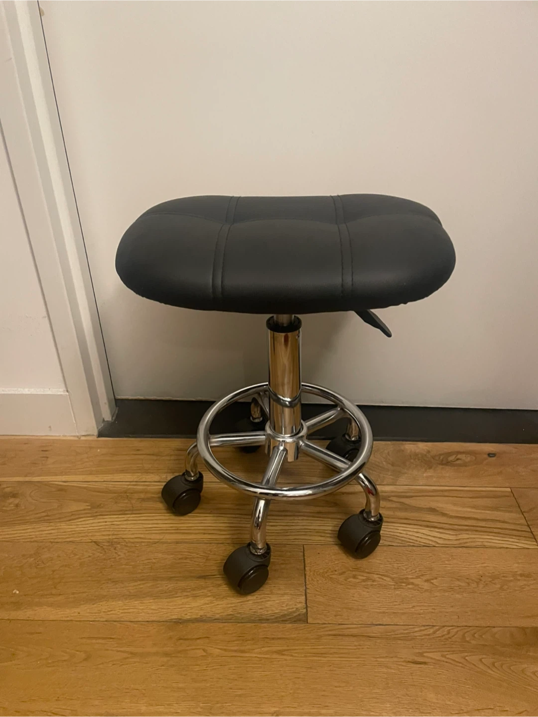 Rolling Swivel Stool - Black
