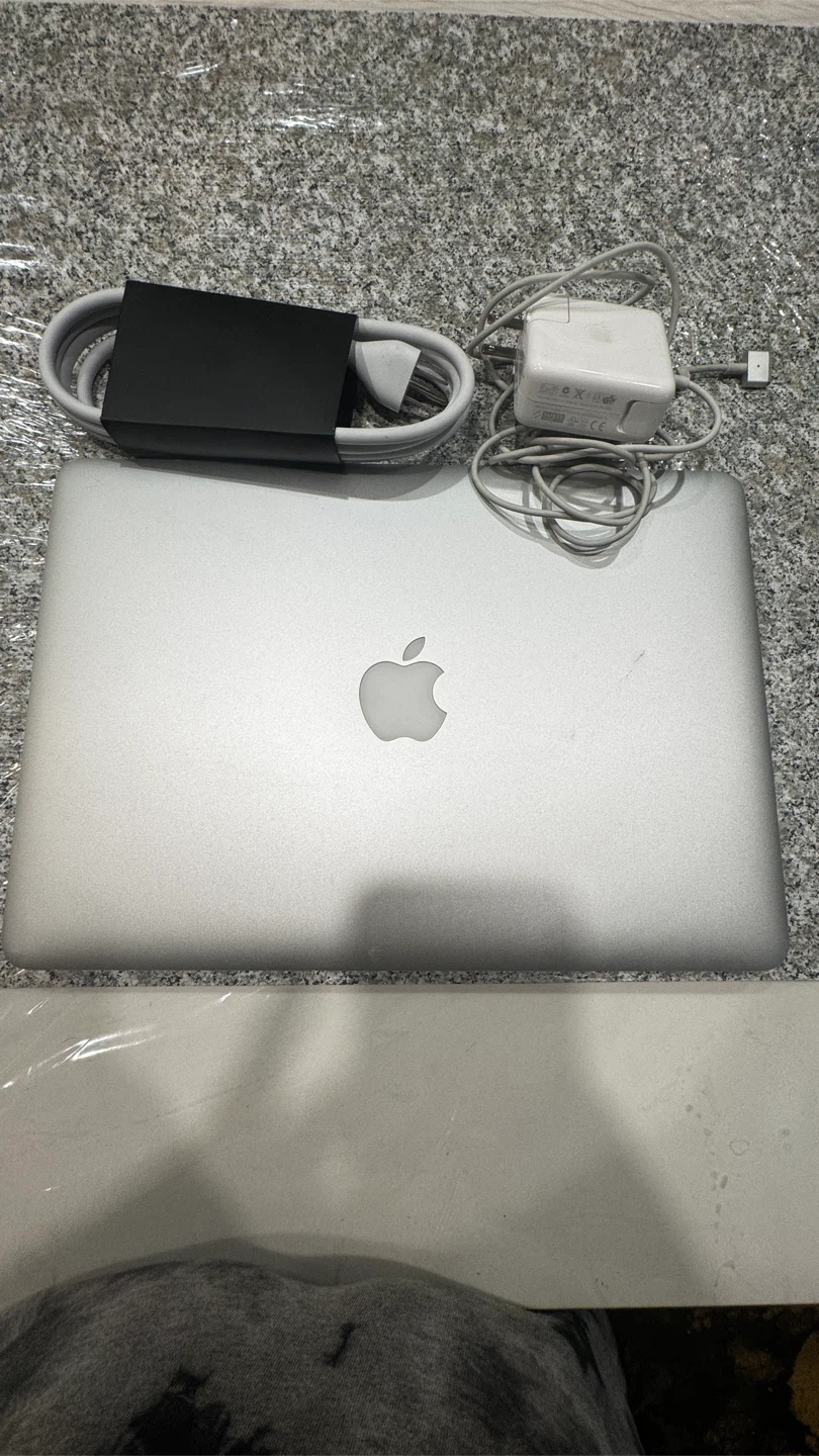 MacBook Air 13-inch (Early 2014)