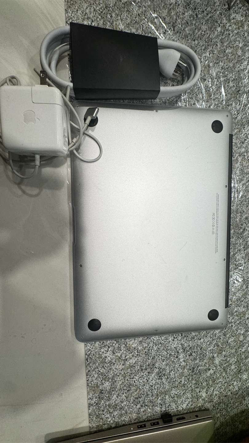 MacBook Air 13-inch (Early 2014) - photo 2
