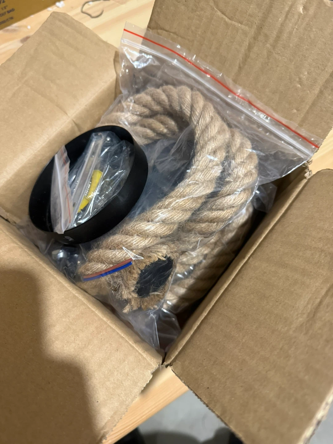 New in box! Set of 3 Rustic Vintage Hemp 36” Rope Pendant Lights - photo 2