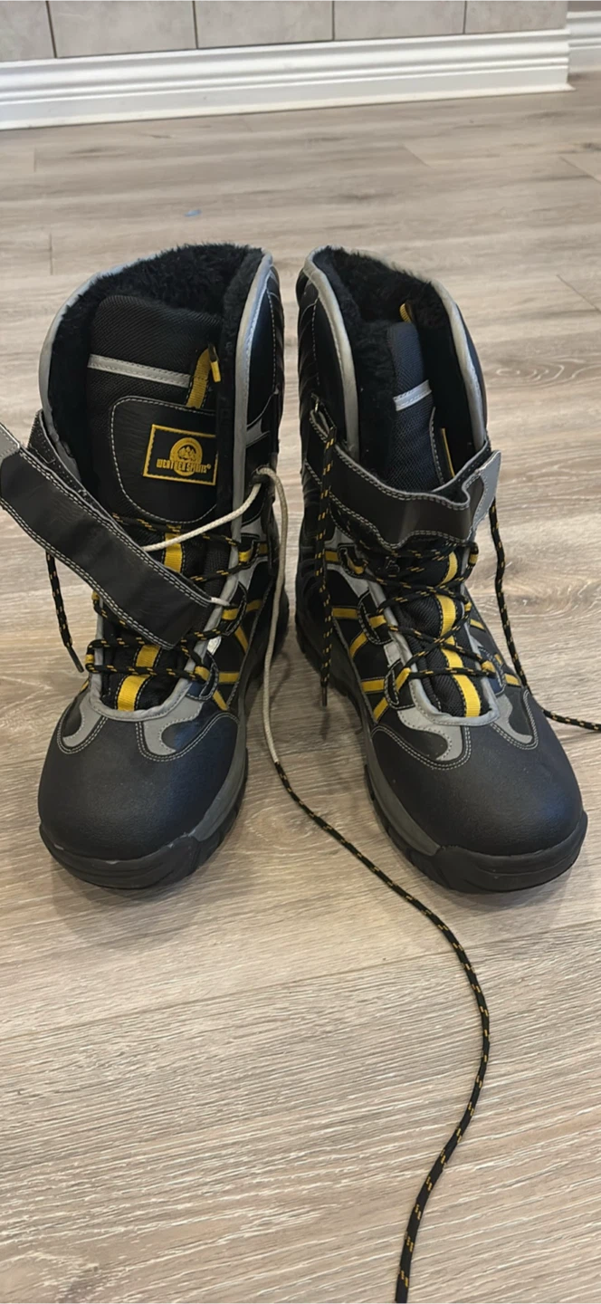 Weather Spirits Black Ski Boots