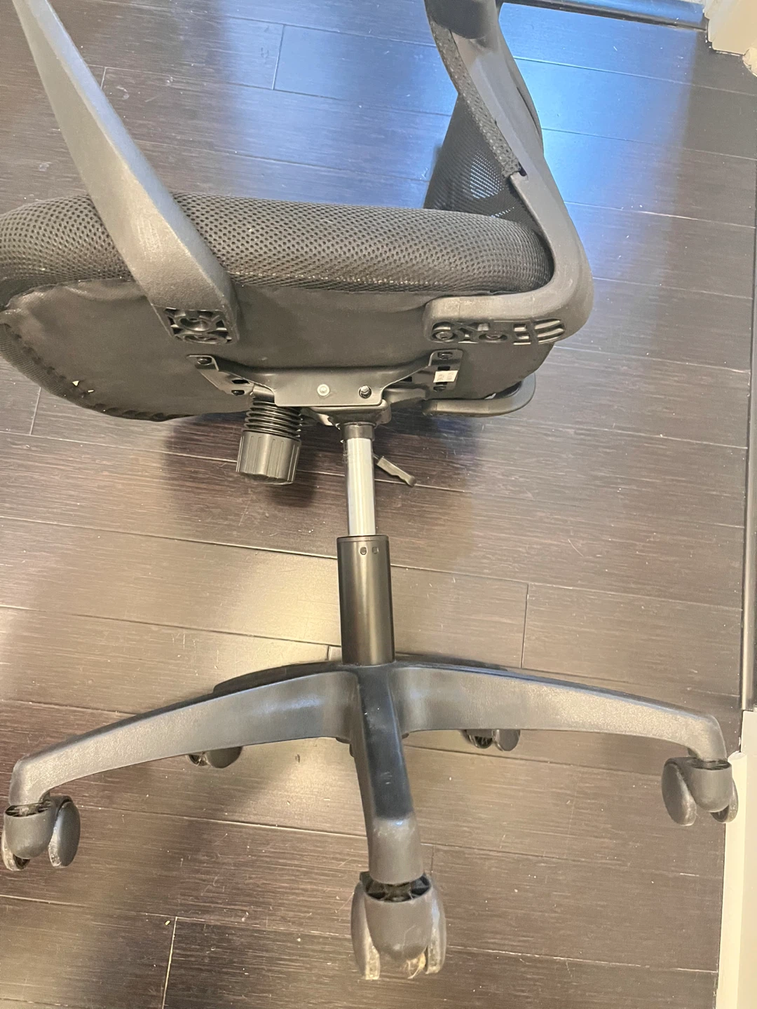 Black Mesh Office Chair - Adjustable - photo 4