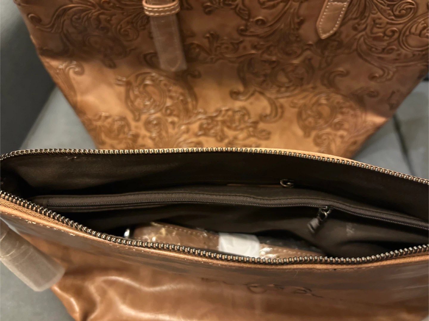 Band new Brown Leather Tote Bag & Clutch Set - photo 4