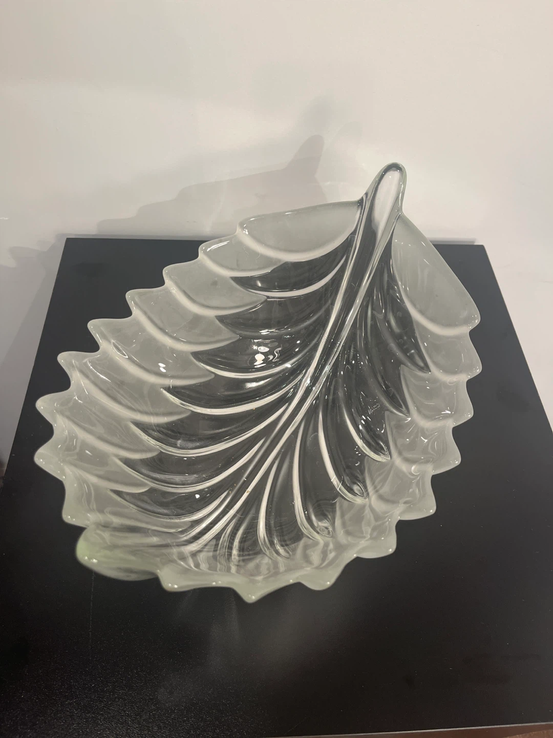 Leaf Shaped Glass Bowl - photo 3