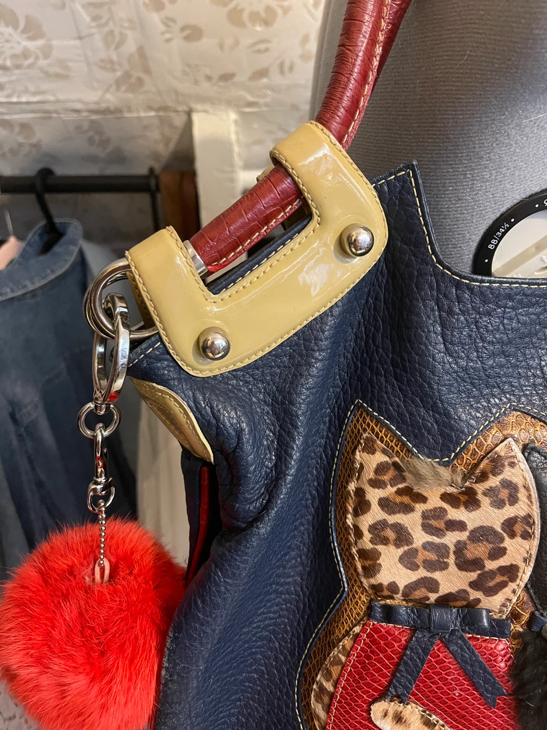 Unique Leather Tote Bag with Cat Appliqués - photo 5