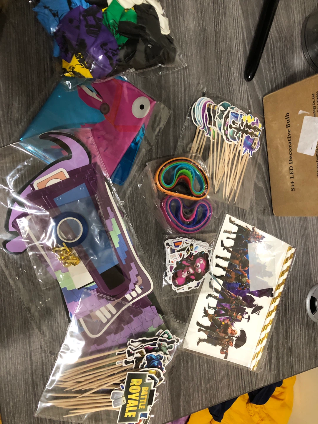 NEW-Fortnite Party Decoration Set! - photo 2