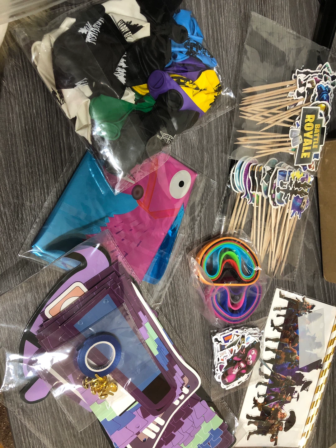NEW-Fortnite Party Decoration Set! - photo 4