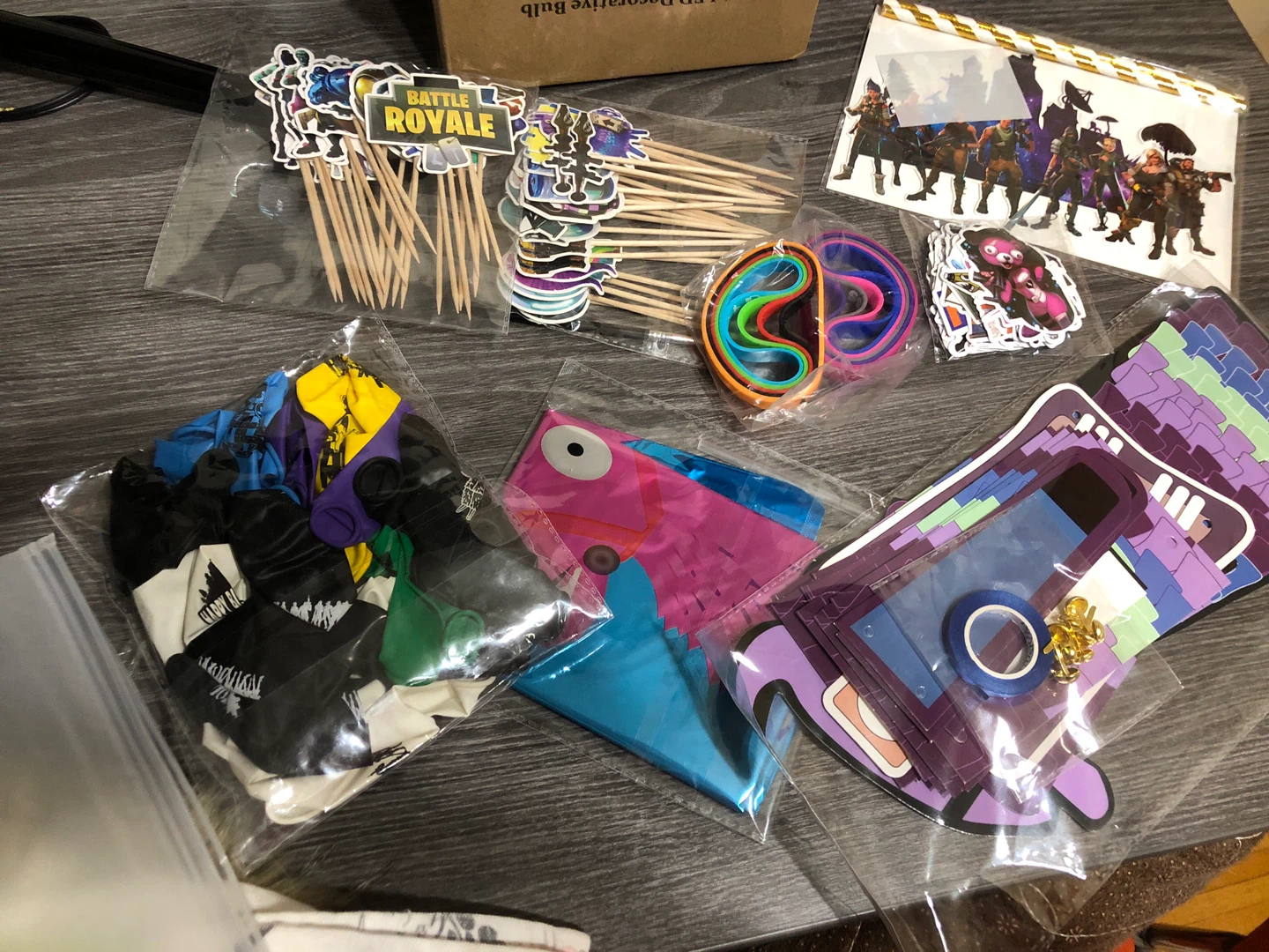NEW-Fortnite Party Decoration Set!