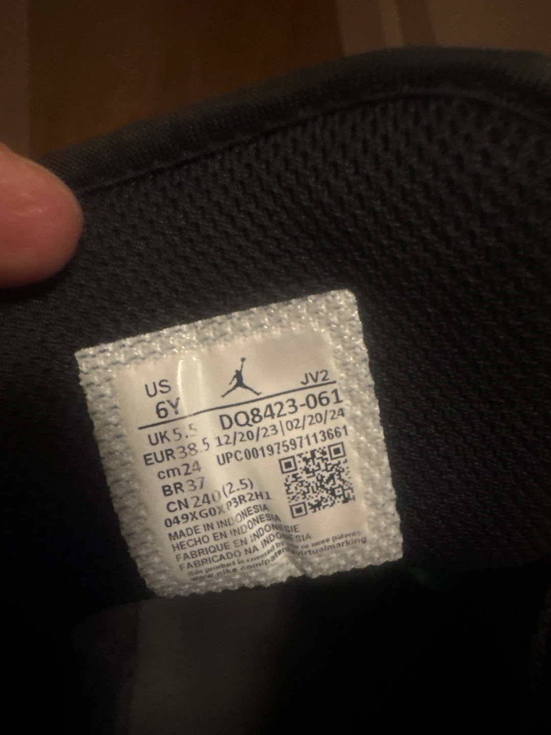 Air Jordan 1 Mid, Youth Size 6Y - photo 5