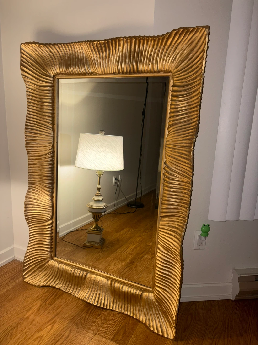 Vintage Style Table Lamp and Mirror - photo 2