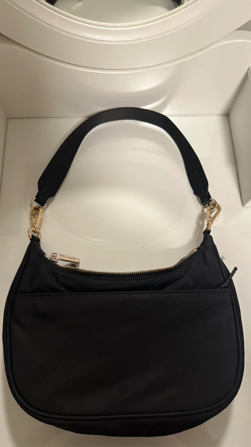 LULULEMON City Essentials Shoulder Bag 3L (Value: $84) - photo 2