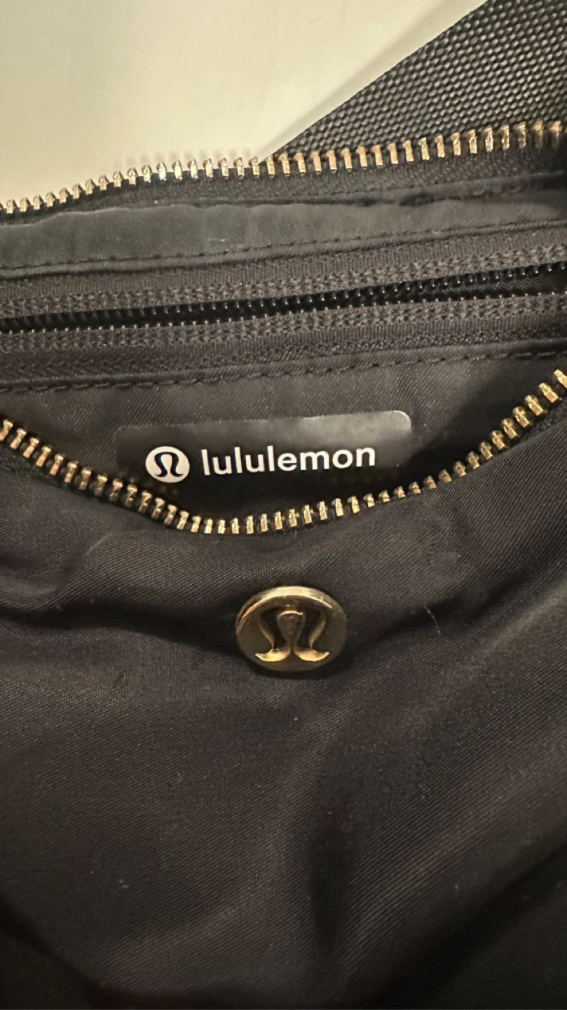 LULULEMON City Essentials Shoulder Bag 3L (Value: $84) - photo 3