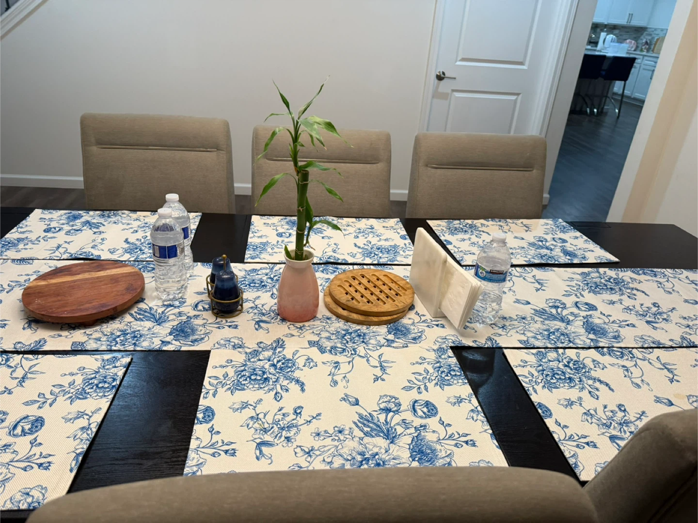 Dining Table with 6 Chairs & Placemats - photo 2