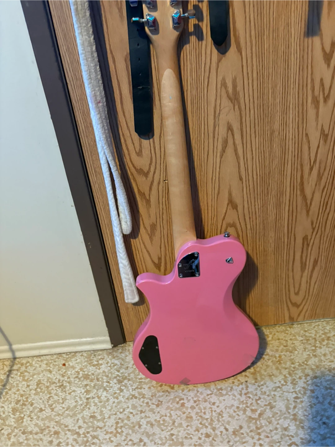Electric Pink Guitar - photo 2