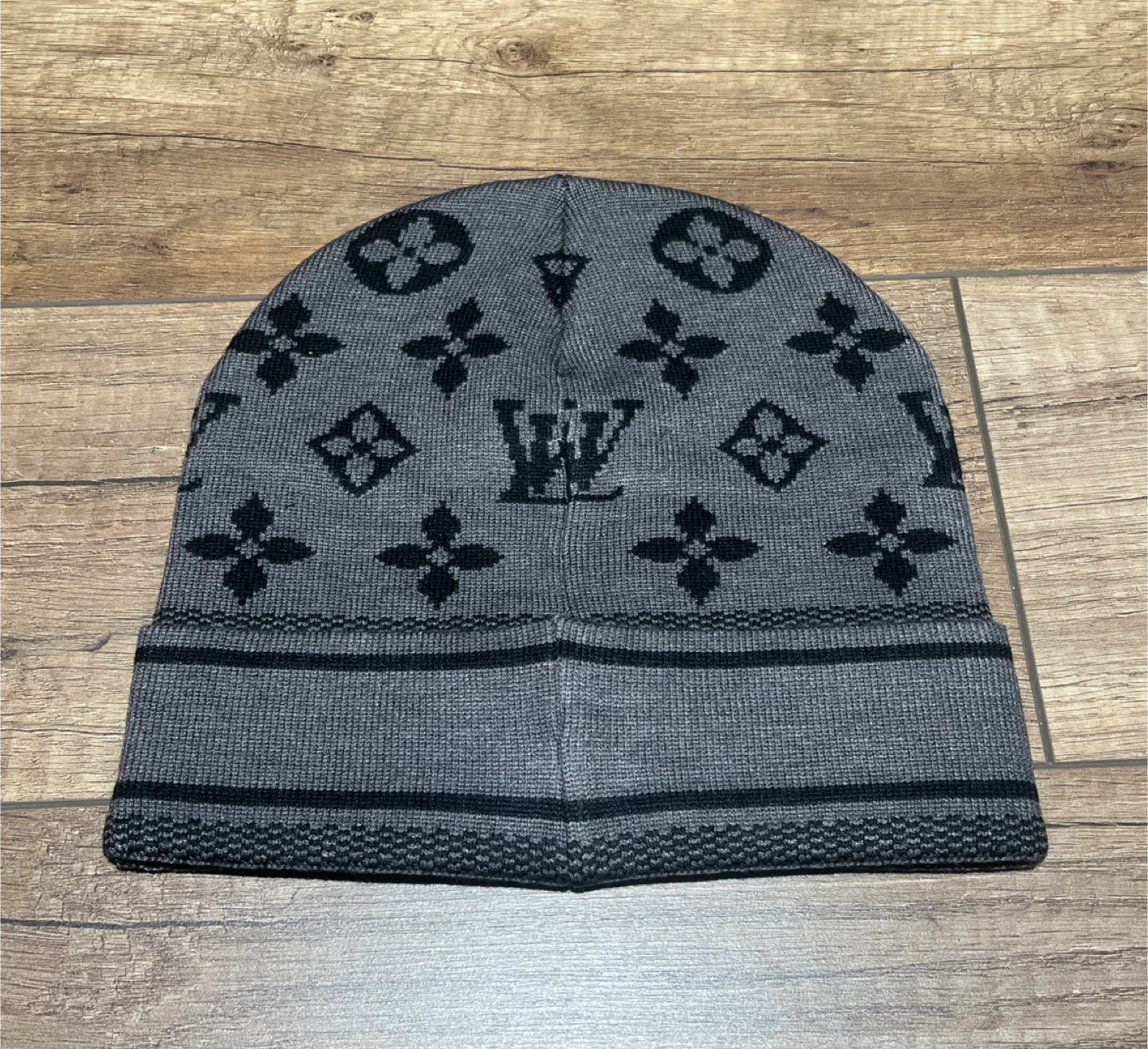 Louis Vuitton Gray Beanie - photo 2