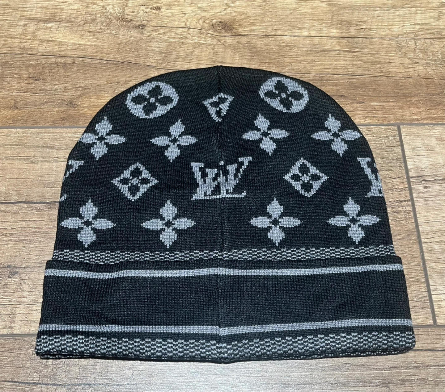 Louie Vuitton Black Beanie - photo 2