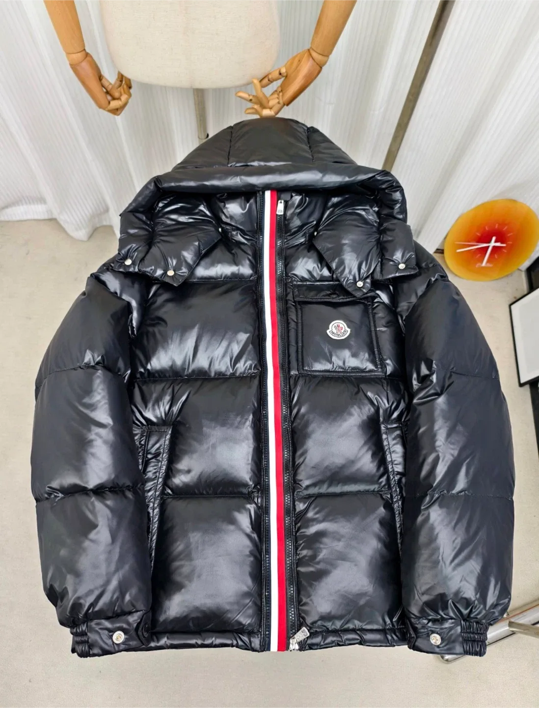 Moncler Montbeliard down jacket Size XL ( Fits like Large)