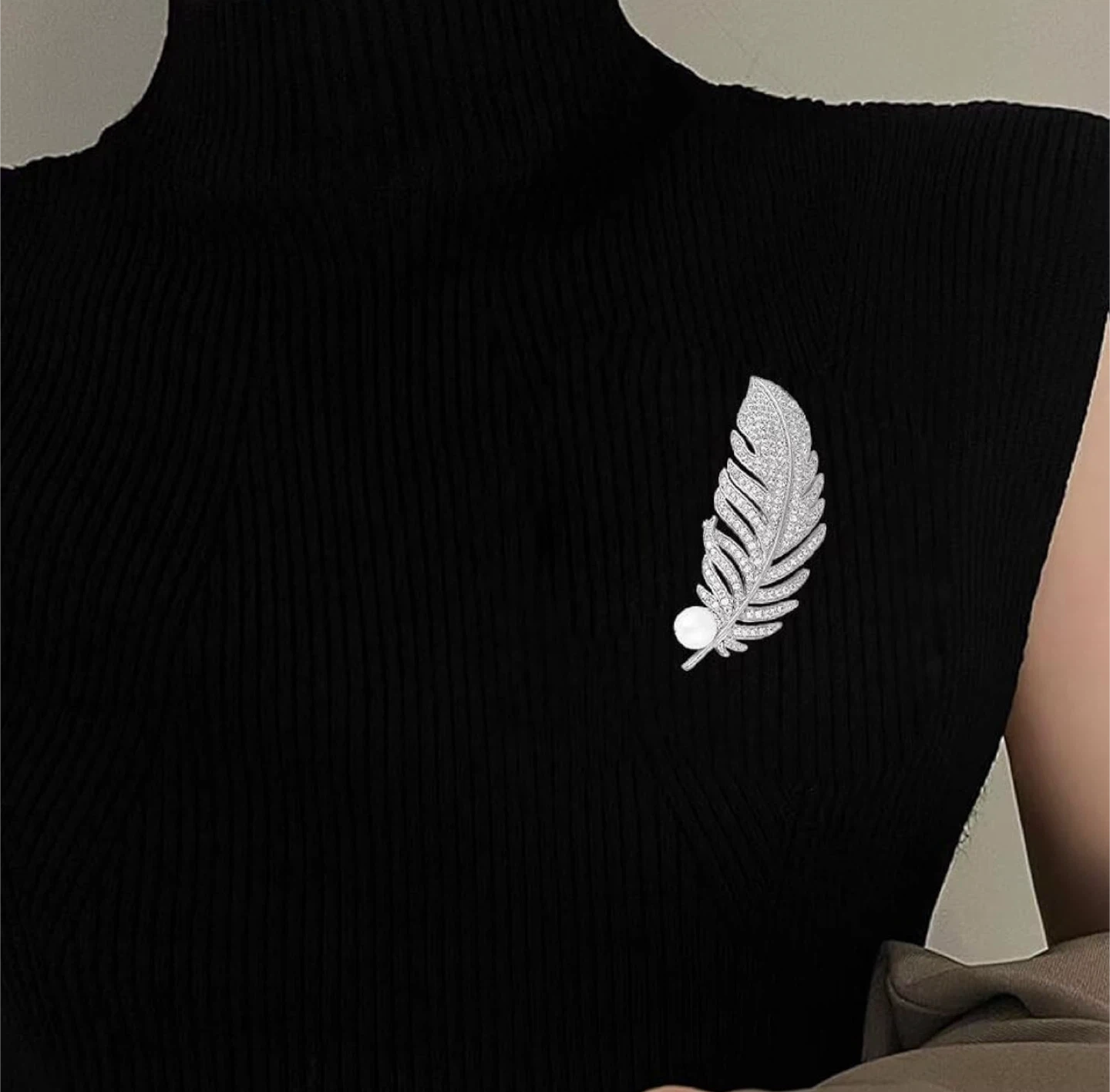 Feather Brooch with Pearl - Fashion Jewelry - photo 2