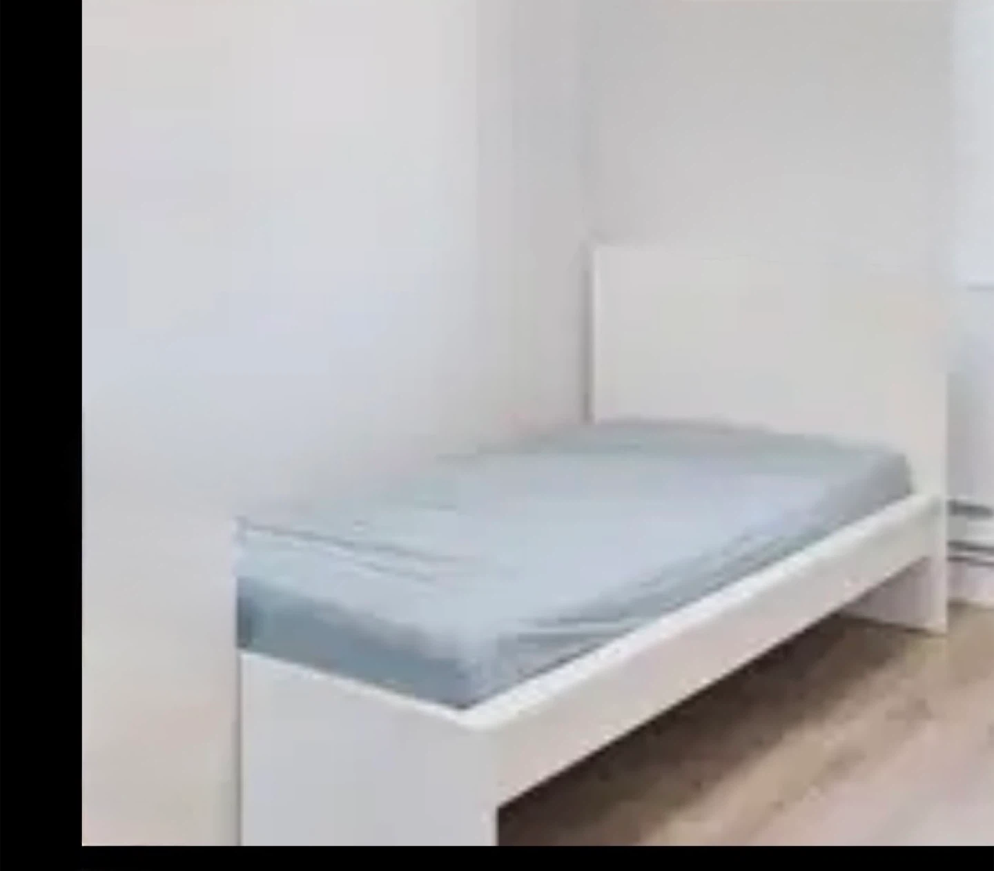 White Single Bed Frame( NO mattress)