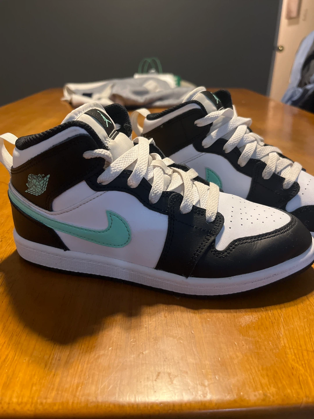 Jordan 1 Mid SE Toddler Shoes - Size 3Y - photo 2