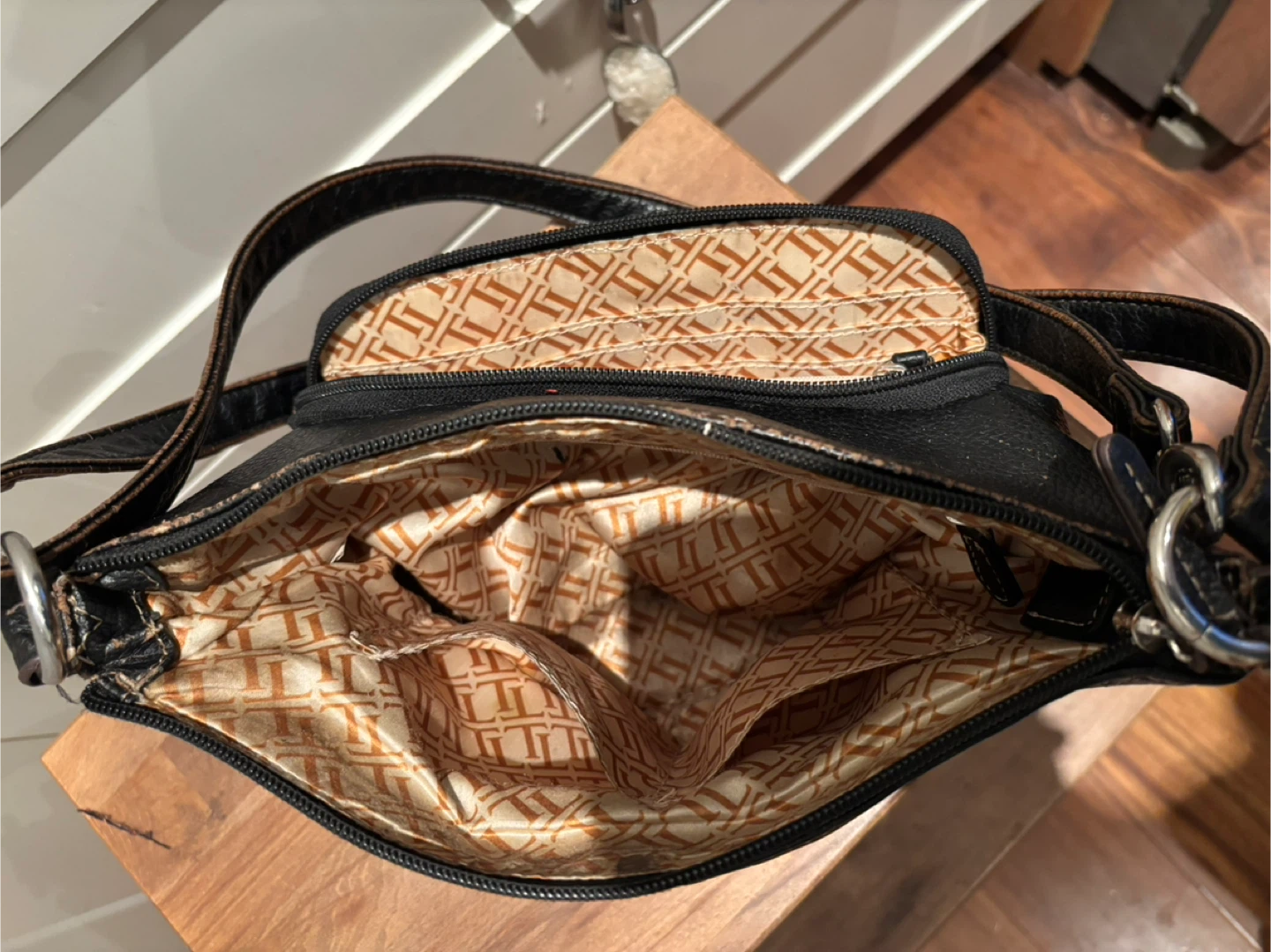 Tignanello Black Leather Shoulder Bag - photo 5