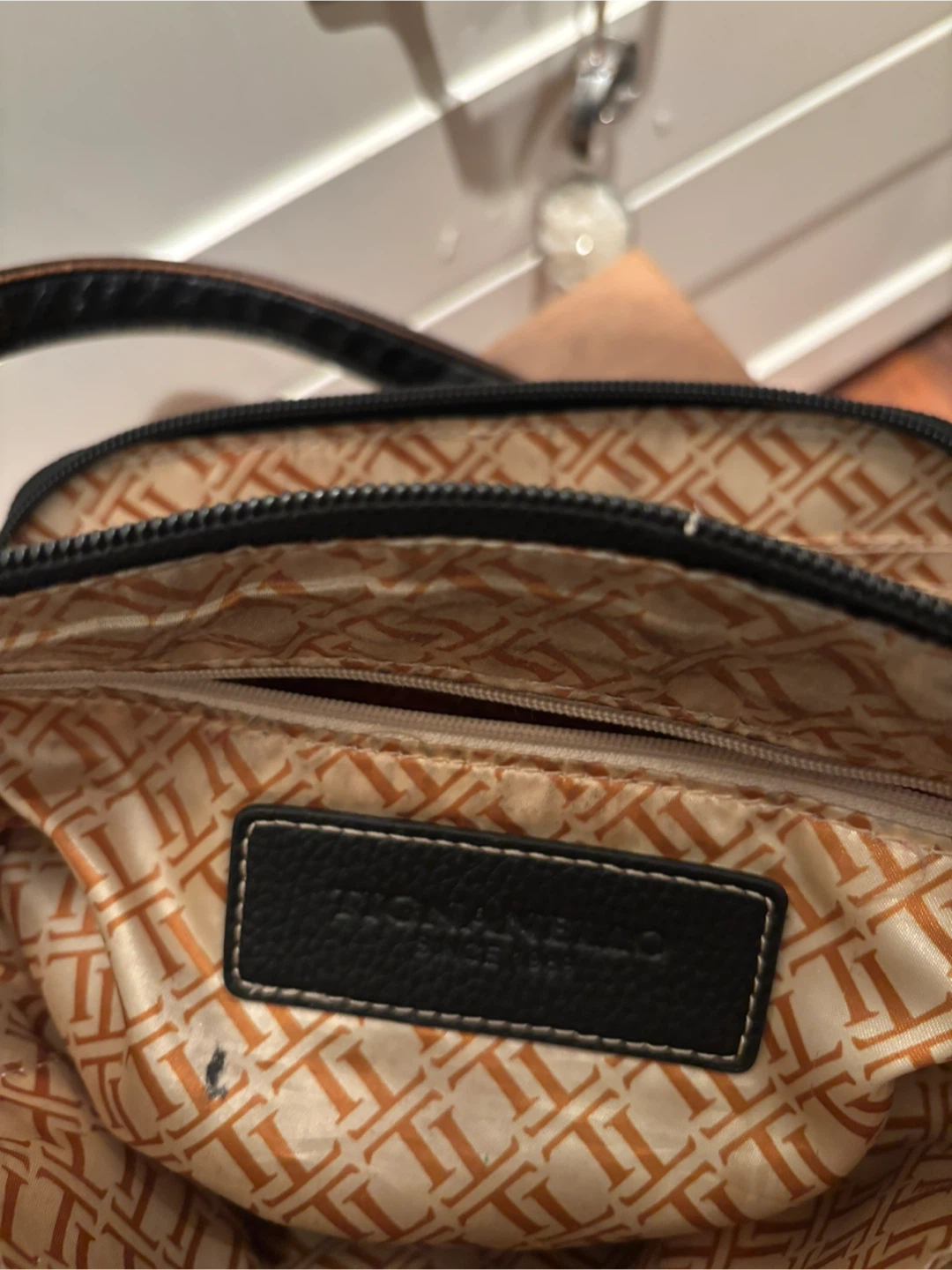 Tignanello Black Leather Shoulder Bag - photo 4