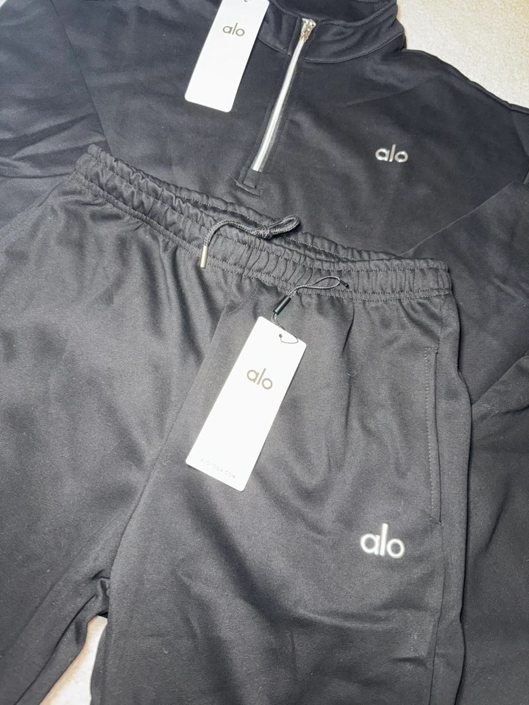 New ALO Yoga Black Pullover & Pants Set