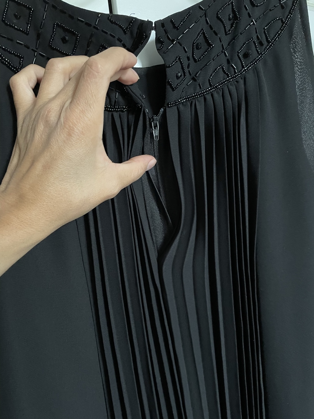 Black Pleated Sleeveless Dress - photo 4
