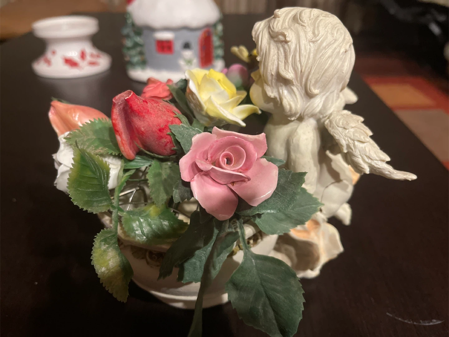 Angel with Flower Arrangement Figurine - photo 4