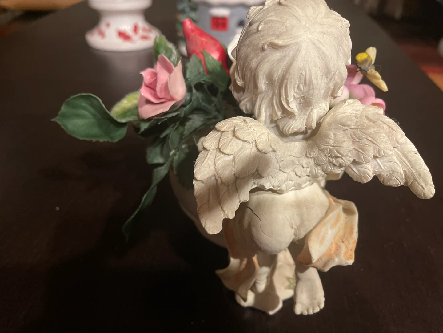 Angel with Flower Arrangement Figurine - photo 3
