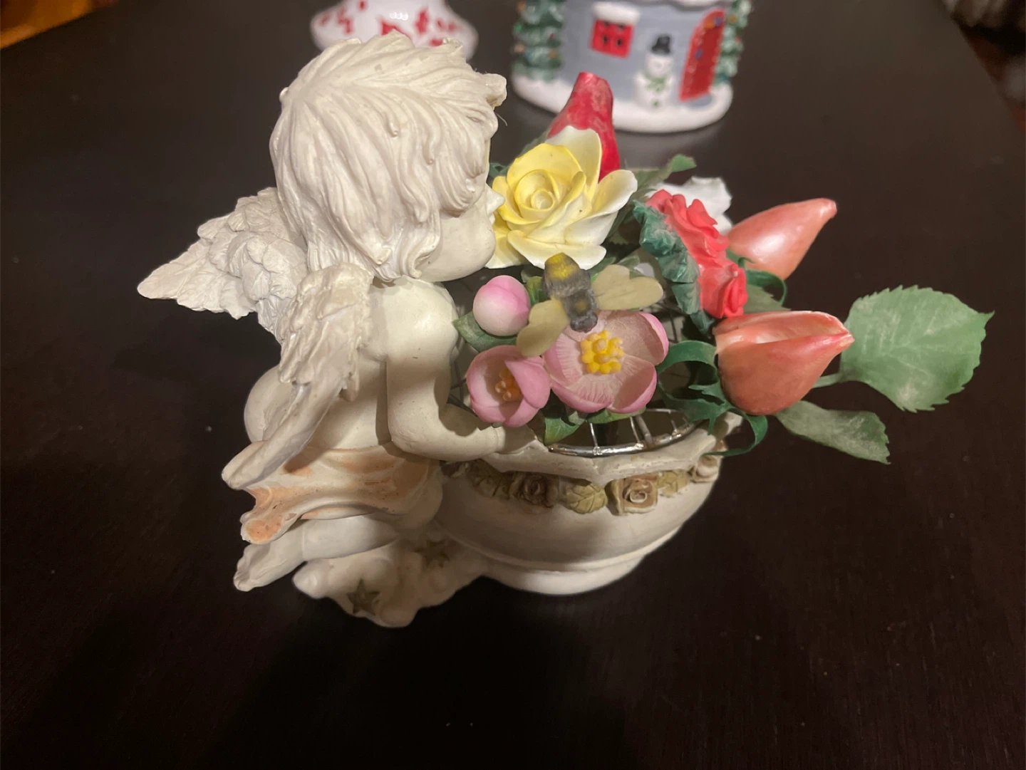 Angel with Flower Arrangement Figurine - photo 2