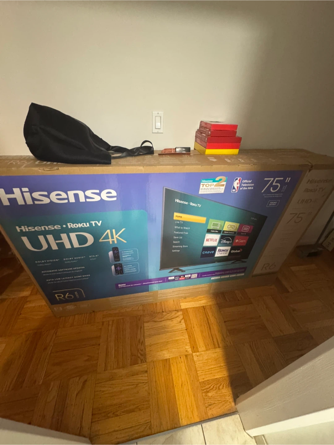 Hisense Roku TV 75" UHD 4K R6 Series - photo 2