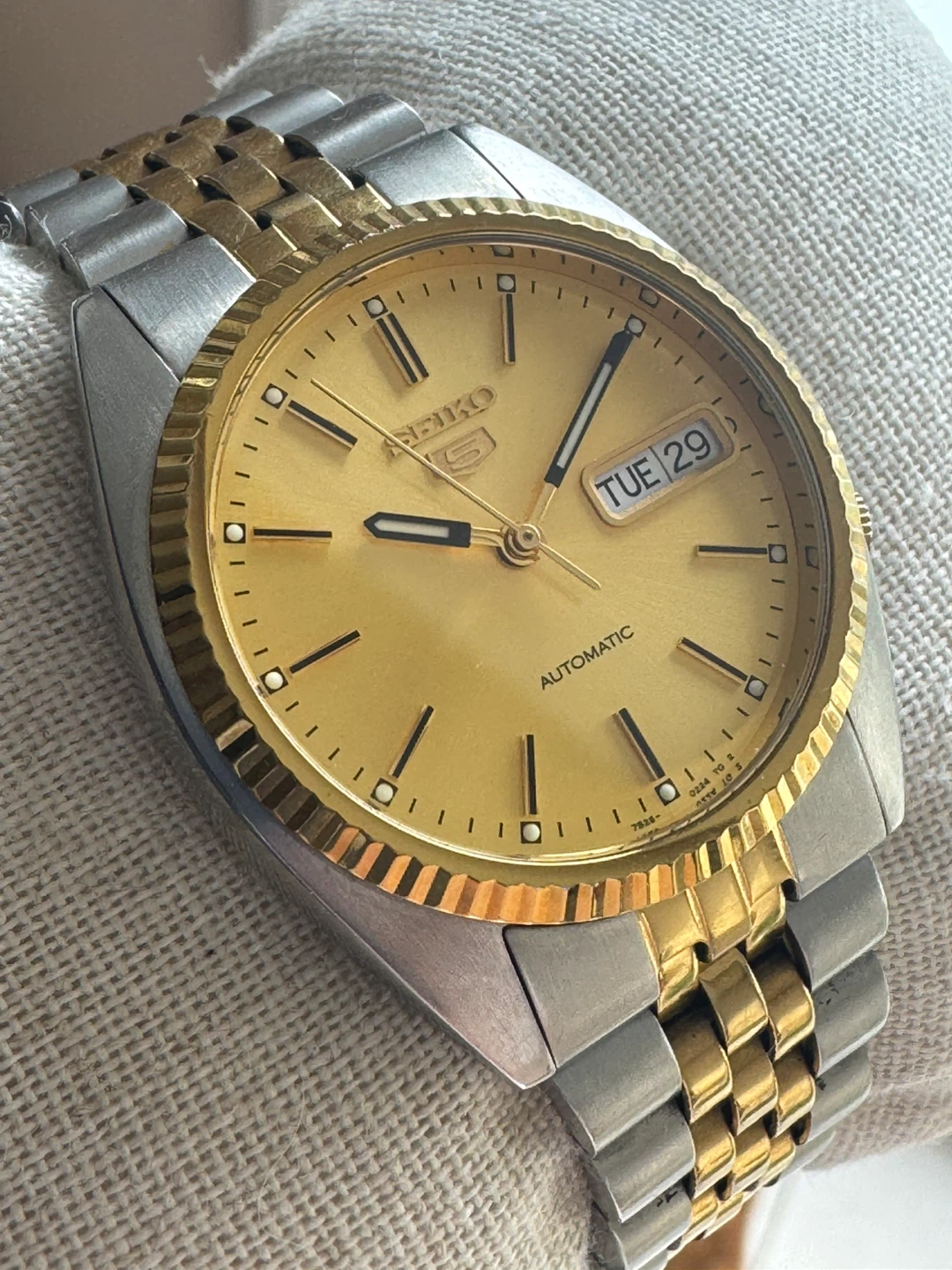 Rare Seiko 5 SNXJ92 Two Tone Automatic Watch 36mm 7S26-0500