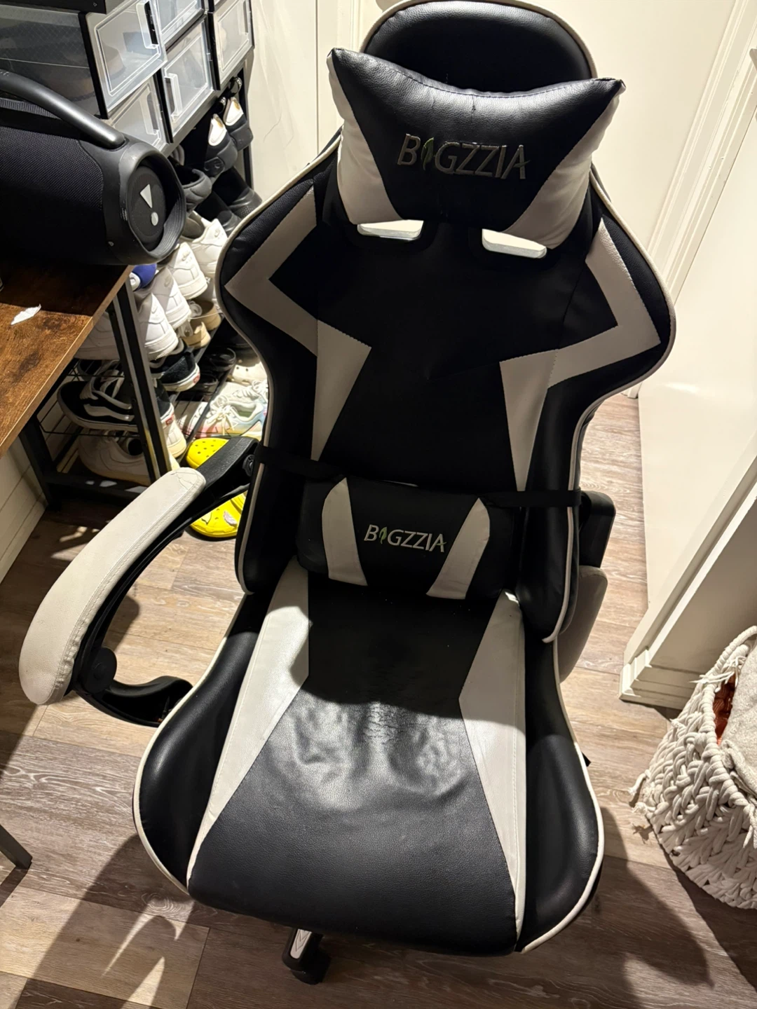 Bigzzia Gaming Chair - Black & White