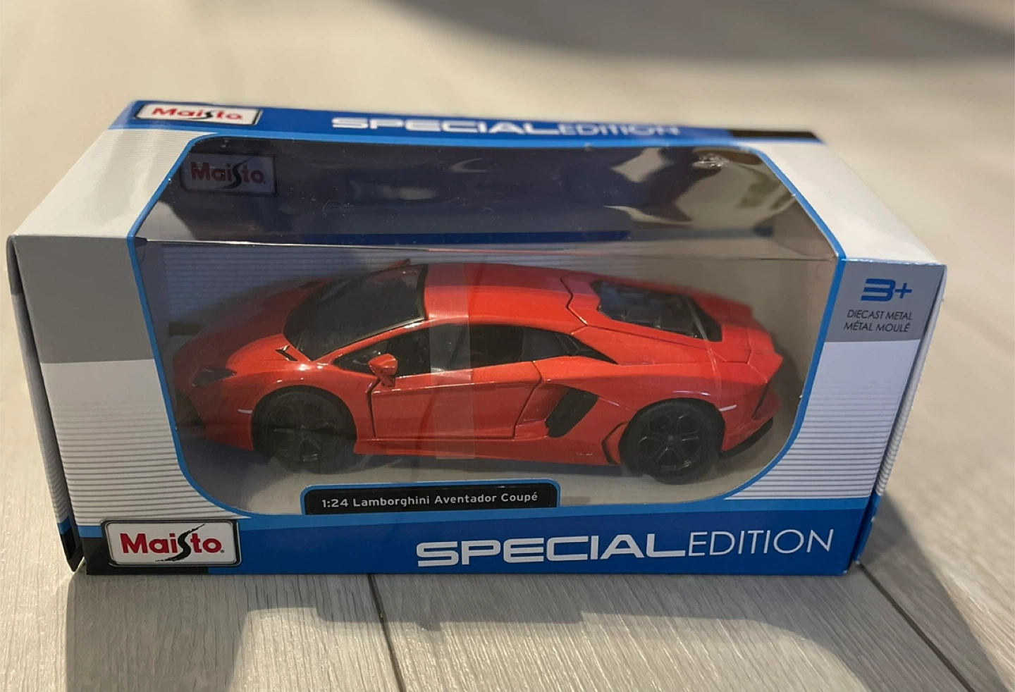 Maisto 1:24 Lamborghini Aventador Coupe - New in Box