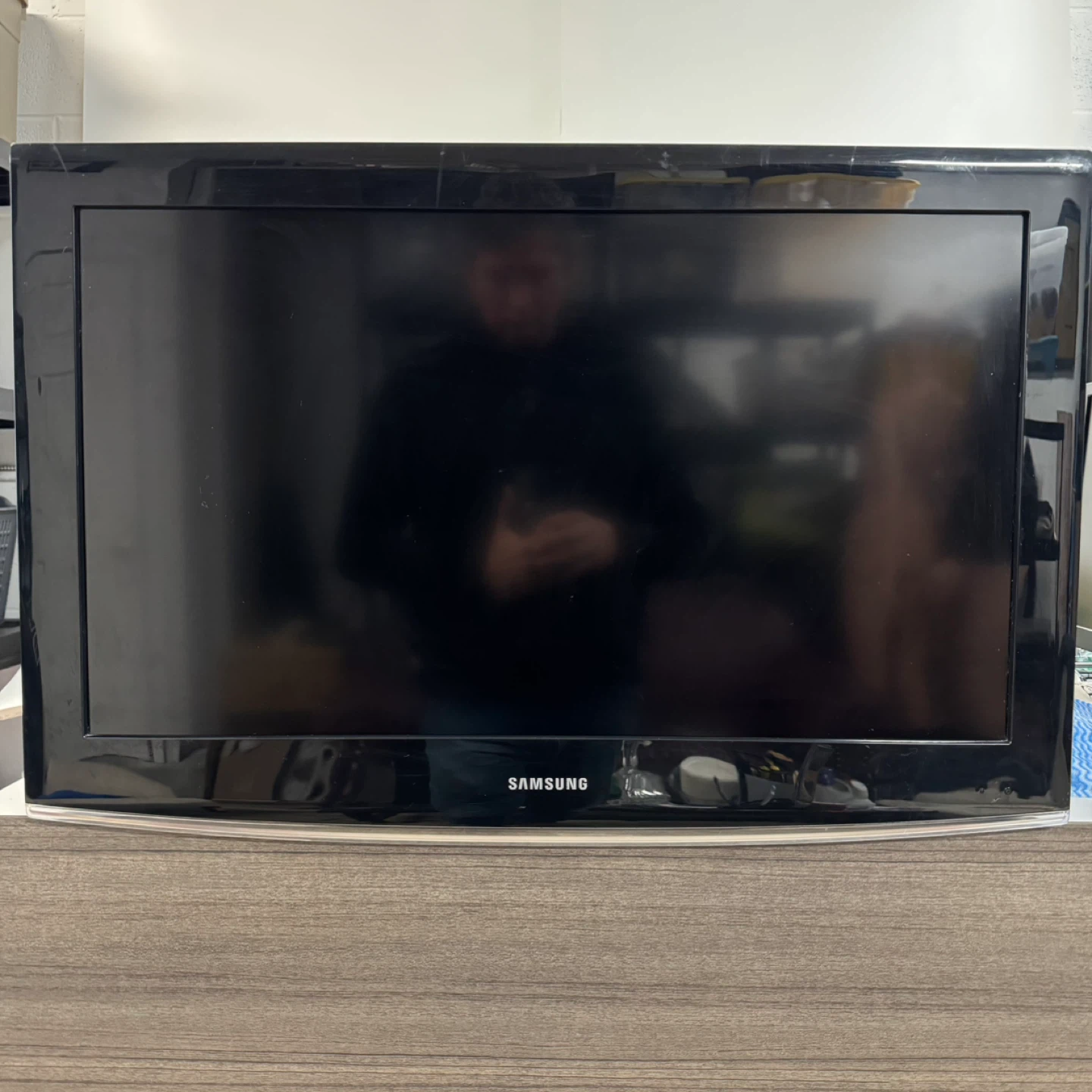 Samsung 32” LCD TV LN32B360C5D – Fully Working – With Remote - photo 2