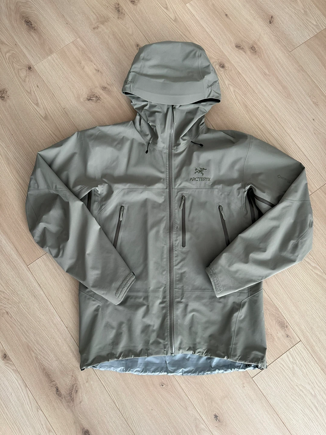 Arc’teryx Beta SV Jacket - Distortion